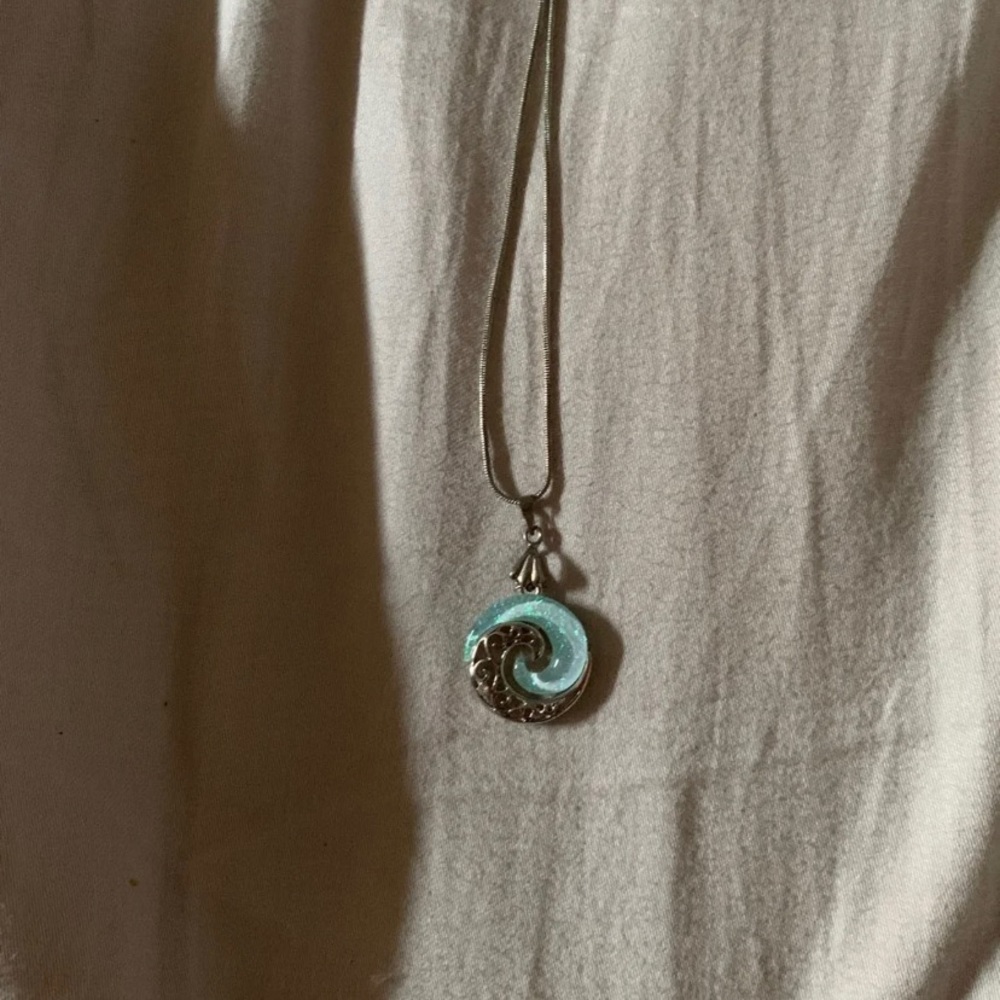 wave pendant necklace